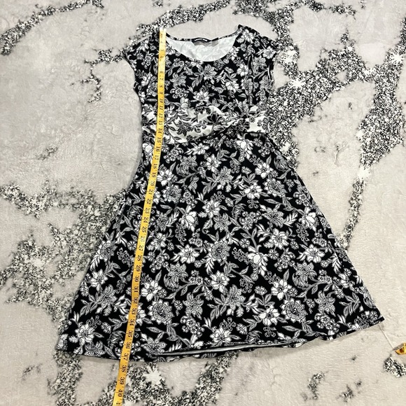 Lands End Dress Womens Size SP Black White Floral Sleeveless Fit Flare Casual - Picture 3 of 9